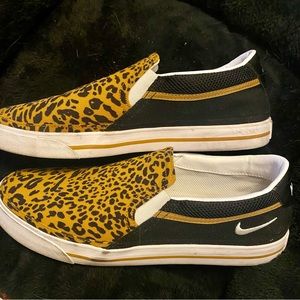 Nike womens Court Legacy Leopard Slip-On